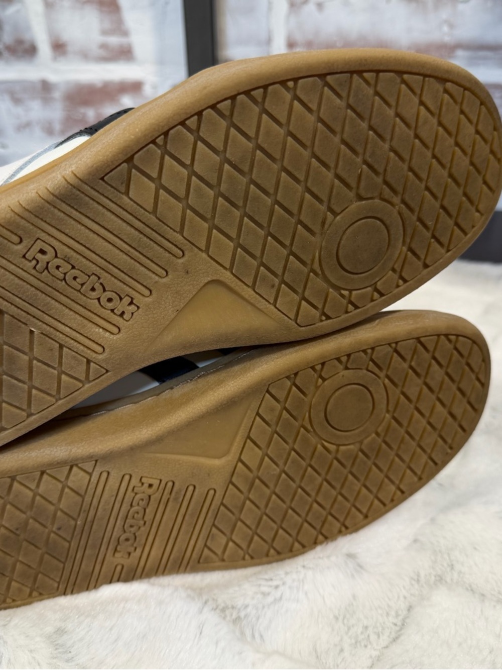 reebok White and Black Comfort Insole Sneakers women’s size 7 - Picture 3 of 5